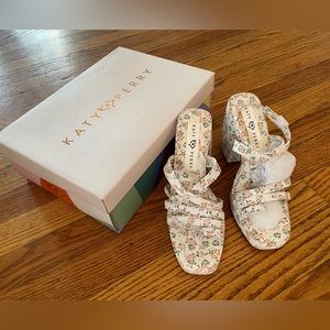 NWOT Katy Perry “The Meadow Classic” Platform Sandal 🪩